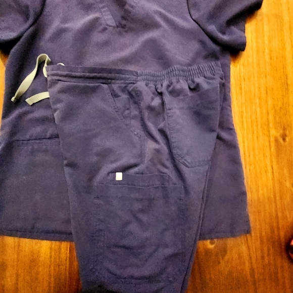 Figs Scrub Set Women's Navy  L Casma 3-Pocket Top & M/P Yola Cargo Skinny Pants - Picture 7 of 9